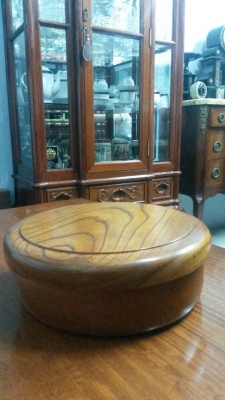 ขายกล่องไม้ทรงกลมมีฝาคลอบ กลึงจากไม้ท่อนเดียวขนาด 11"