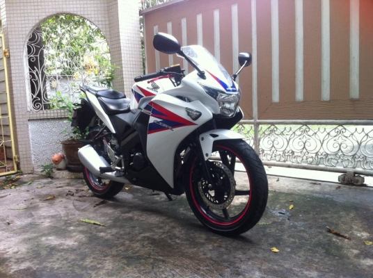 ขออนุญาติขาย HONDA CBR 150-i ปี 2013 ตัว TOP สีขาวมุก ฟรีค่าโอน