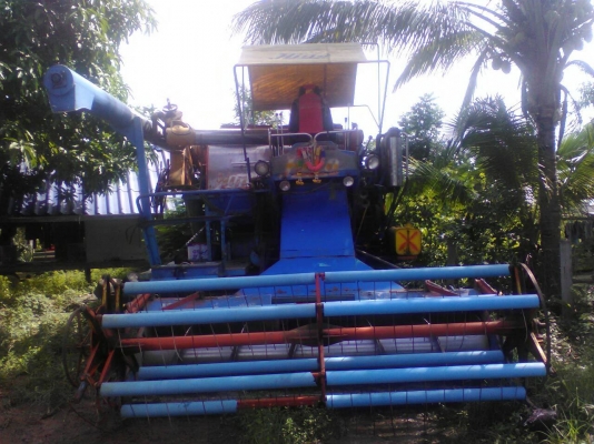 ขายรถเกี่ยวข้าวไทยเจริญ อุ้ม1.5ตัน เครื่องฮีโน่195เทอร์โบ ปั้มไดกิ้น22 ตัวเดิน12