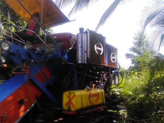 ขายรถเกี่ยวข้าวไทยเจริญ อุ้ม1.5ตัน เครื่องฮีโน่195เทอร์โบ ปั้มไดกิ้น22 ตัวเดิน12