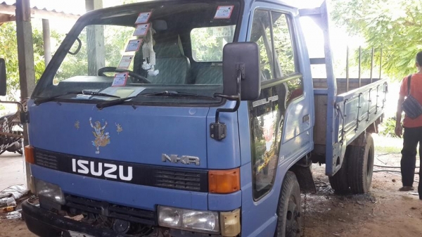 ขาย6ล้อสัน อีซูซุ NKR100ฝาดำ 4BC2 แชชซีสวยเครื่องดี ทะเบียนภาษีเต็ม กระบะ3.20เมตร พร้อมวิ่งงาน