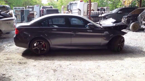 ซากBMW เเยกขายเป็นอะไหลทุกอย่างได้หมดมีหลายรุ่นเก๋งเเละกระบะ รับซื้อรถอุบัตเหตุทุกสภาพ