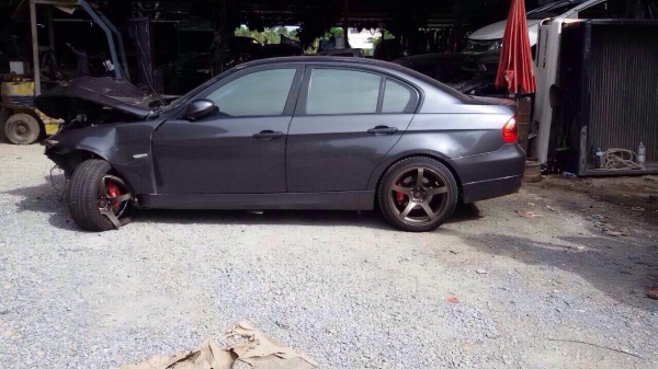ซากBMW เเยกขายเป็นอะไหลทุกอย่างได้หมดมีหลายรุ่นเก๋งเเละกระบะ รับซื้อรถอุบัตเหตุทุกสภาพ