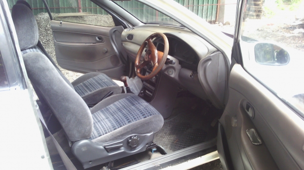 รถเก๋งฟอร์ด 3 ประตู ปี95 ภายในสวย ภายนอกสีพอได้ 29000