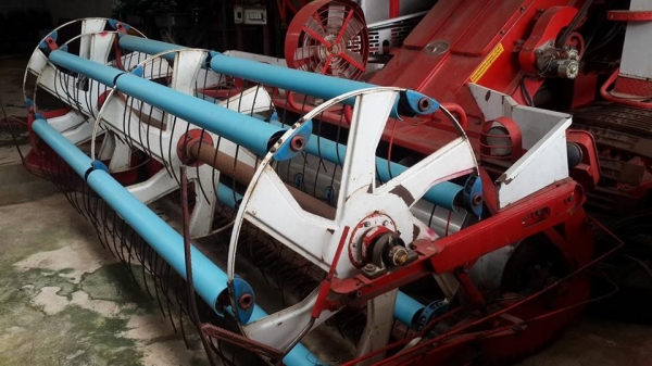 ขายรถเกี่ยวปี55ศักดิ์พัฒนา T-300 เครื่องjo7c 210แรงเทอร์โบว์ ปั๊มแห้งเครื่องดี สภาพใช้งานน้อยเกี่ยวนาปี