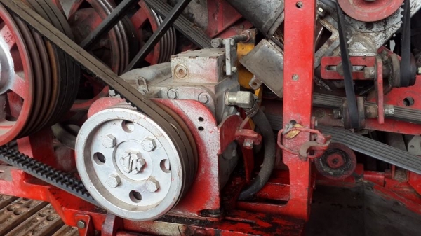 ขายรถเกี่ยวปี55ศักดิ์พัฒนา T-300 เครื่องjo7c 210แรงเทอร์โบว์ ปั๊มแห้งเครื่องดี สภาพใช้งานน้อยเกี่ยวนาปี