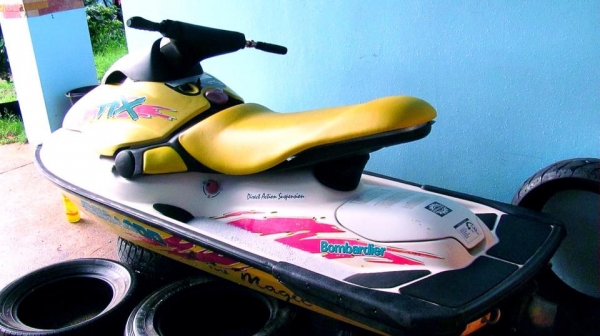 ขาย Seadoo HX720 มือสองจากญี่ปุ่น สภาพสวยๆ มีคลิปครับ จาก53000ปรับเหลือ49999เอาไปเลยครับรีบขายจะไปเอาลำใหม่ครับ