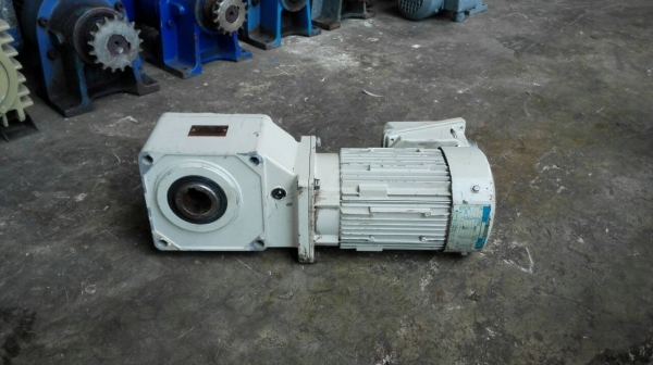 Sale>> มอเตอร์เกียร์ Sumitomo Cyclo Drive 0.5 HP. 380V. อัตราทด 1:12 ของใหม่ไม่เคยใช้งาน!! Sale>> มอเตอร์เกียร์ Sumitomo Cyclo Drive 0.5 HP. 380V. อัตราทด 1:12 ของใหม่ไม่เคยใช้งาน!!