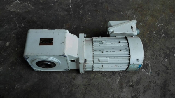 Sale>> มอเตอร์เกียร์ Sumitomo Cyclo Drive 0.5 HP. 380V. อัตราทด 1:12 ของใหม่ไม่เคยใช้งาน!! Sale>> มอเตอร์เกียร์ Sumitomo Cyclo Drive 0.5 HP. 380V. อัตราทด 1:12 ของใหม่ไม่เคยใช้งาน!!