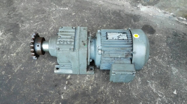 ==== SOLD ==== มอเตอร์เกียร์ SEW Eurodrive 1.5 HP. 380V. อัตราทด 1:21 สภาพใหม่คล้ายป้ายแดง วิ่งเงียบ!!