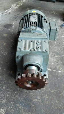 ==== SOLD ==== มอเตอร์เกียร์ SEW Eurodrive 1.5 HP. 380V. อัตราทด 1:21 สภาพใหม่คล้ายป้ายแดง วิ่งเงียบ!!