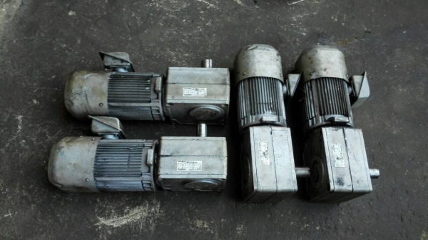 **เหลือ 1 ลูก** Sale>> มอเตอร์เกียร์ Mitsubishi 1 HP. 380V. Made in Japan. อัตราทด 1:15 มีเบรคในตัว มี 4 ลูก สภาพสวยมาก 089-2499-123 นครปฐม