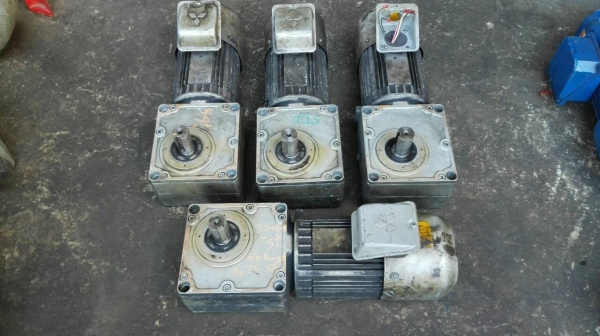 **เหลือ 1 ลูก** Sale>> มอเตอร์เกียร์ Mitsubishi 1 HP. 380V. Made in Japan. อัตราทด 1:15 มีเบรคในตัว มี 4 ลูก สภาพสวยมาก 089-2499-123 นครปฐม