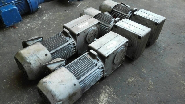 **เหลือ 1 ลูก** Sale>> มอเตอร์เกียร์ Mitsubishi 1 HP. 380V. Made in Japan. อัตราทด 1:15 มีเบรคในตัว มี 4 ลูก สภาพสวยมาก 089-2499-123 นครปฐม