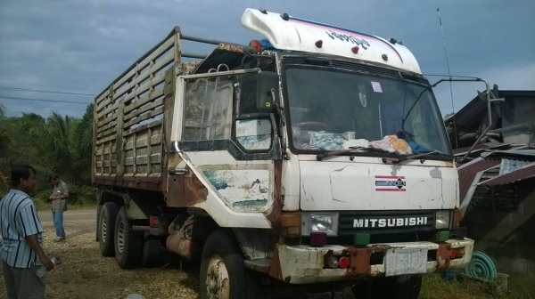 ขาย10ล้อไอ้หลงดั้ม2เพลาเครือง6D17 220 แรง 480000บาท