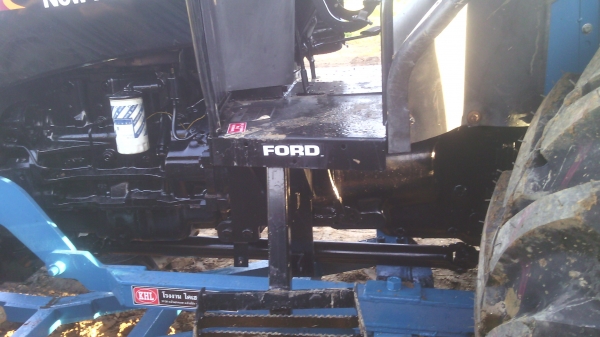 ขายรถไถFORD  NEWHOLLAND  รุ่นTS90  กรองใหญ่ปี04