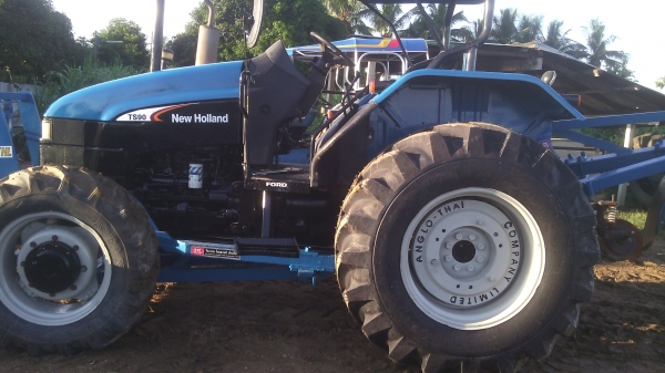 ขายรถไถFORD  NEWHOLLAND  รุ่นTS90  กรองใหญ่ปี04