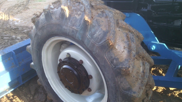 ขายรถไถFORD  NEWHOLLAND  รุ่นTS90  กรองใหญ่ปี04