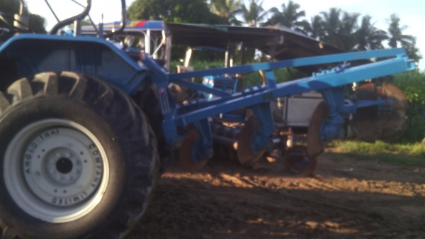 ขายรถไถFORD  NEWHOLLAND  รุ่นTS90  กรองใหญ่ปี04
