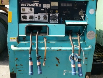 เครื่องเชื่อมสนามพร้อมปั่นไฟ และปั๊มลมในตัว denyo 250 เชื่อมได้ 2 ระบบ ดีเซล 3 สูบ เครื่องเชื่อมสนามพร้อมปั่นไฟ และปั๊มลมในตัว denyo 250 เชื่อมได้ 2 ระบบ ดีเซล 3 สูบ