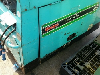 เครื่องเชื่อมสนามพร้อมปั่นไฟ และปั๊มลมในตัว denyo 250 เชื่อมได้ 2 ระบบ ดีเซล 3 สูบ เครื่องเชื่อมสนามพร้อมปั่นไฟ และปั๊มลมในตัว denyo 250 เชื่อมได้ 2 ระบบ ดีเซล 3 สูบ