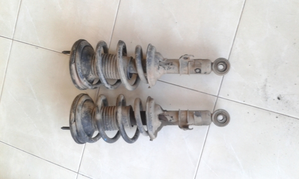 ขายโช๊คหน้าวีโก้ 1 คู่