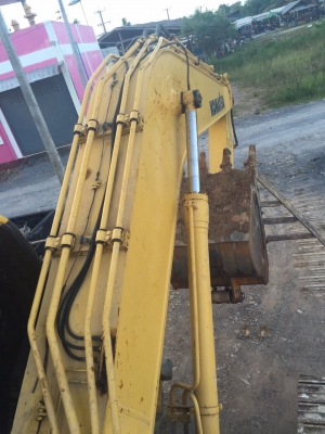 ขายแบคโฮ KOMATSU PC200-8 ทำงาน 9583ชั่วโมง ปี53 สนใจโทร 081-970-1072