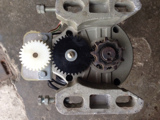 ขายมอเตอร์ เปิด-ปิด ประตูม้วน ขนาด 0.5HP. 220V ไฟบ้าน สภาพสวย อุปกรณ์ครบ