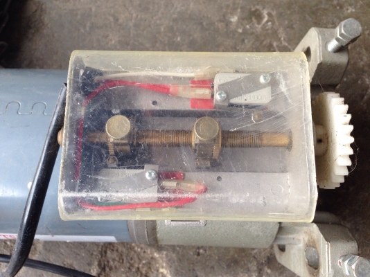 ขายมอเตอร์ เปิด-ปิด ประตูม้วน ขนาด 0.5HP. 220V ไฟบ้าน สภาพสวย อุปกรณ์ครบ