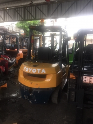 ขายเวท (ตูด) รถยกโฟร์คลิฟท์ยี่ห้อTOYOTAรุ่น7 2.5ตัน