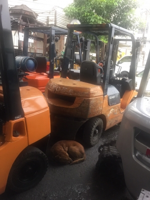 ขายเวท (ตูด) รถยกโฟร์คลิฟท์ยี่ห้อTOYOTAรุ่น7 2.5ตัน ขายเวท (ตูด) รถยกโฟร์คลิฟท์ยี่ห้อTOYOTAรุ่น7 2.5ตัน