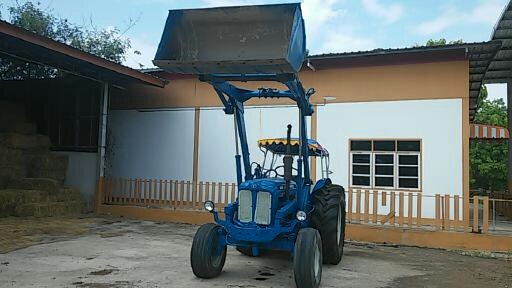 รถไถ ford supper พร้อมชุดตักนอก