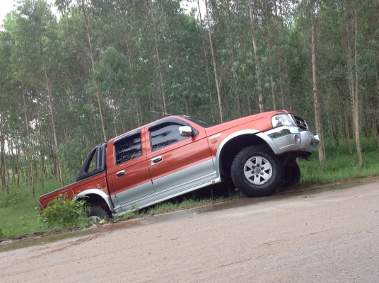 ฟอดเรจเจอ สี่ประตู โฟวิล เครื่อง 2500 เทอโบ โฟวิล ฟอดเรจเจอ สี่ประตู โฟวิล เครื่อง 2500 เทอโบ โฟวิล