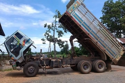 ขายดั้ม2เพลา ร็อกกี้นางฟ้า240 พ.เพาเวอร์ เบรกทิฟฟี่ ภายในสวย สภาพพร้อมใช้งาน เอกสารพร้อมโอน สนใจโทร 090-8588220คุณนะ 093-3258446คุณบิว หรือเข้าดูสินค้าอื่นๆได้ที่ www.truck.in.th/498 หรือเพจFacebook ณรงค์ ซื้อขายรถมือสอง (เว็บไซต์ส่วนตัว) หรือFacebook ตลา