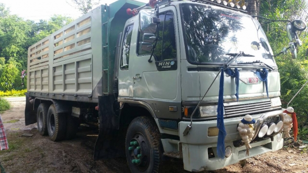 ขายสิบล้อ Hino 3 M  2เพลา ดรั้ม เครื่อง 240  แรง มีลำโพงลากลูก เอกสารพร้อม รถสวย 0811838154
