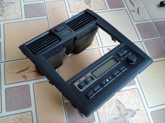 หน้ากากแอร์พร้อมสวิตช์แอร์ออโต้ ของรถTOYOTA CALDINA GT-T (ST215)