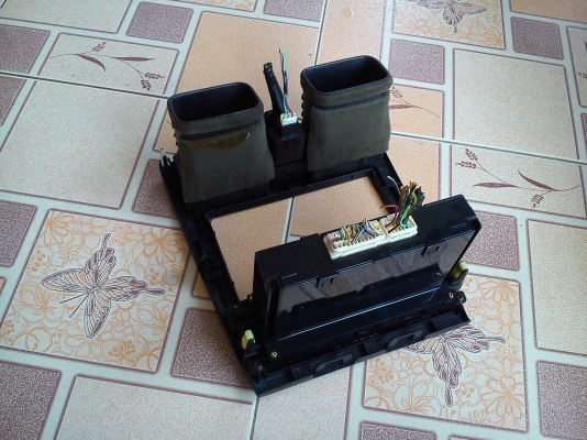 หน้ากากแอร์พร้อมสวิตช์แอร์ออโต้ ของรถTOYOTA CALDINA GT-T (ST215)