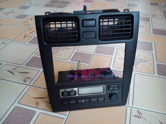 หน้ากากแอร์พร้อมสวิตช์แอร์ออโต้ ของรถTOYOTA CALDINA GT-T (ST215)