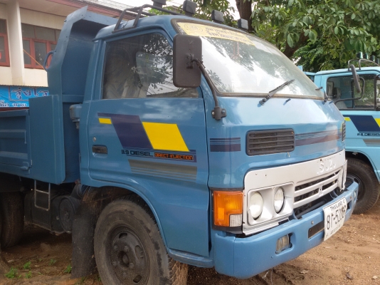 ขายดั้ม 6 ล้อ ISUZU KS(ดั้ม5 คิว) กระบอกดั้มใหญ่ยิงหน้า รถห้างแท้ พวงมาลัยพาวเวอร์ ยกหัวได้ เครื่องแห้งๆ แน่น แรงดีสุดๆ(BD1ฝาดำ) แซสซีสวยๆตลอดเส้น ไม่ผุไม่ดาม เฟืองท้ายใหญ่F แล้ว ยาง 8.25 ระบบดั้มดี ไม่มียุบ รถวิ่งงานประจำ พร้อมใช้งานได้เลย พร้อมโอนทั่วไท ขายดั้ม 6 ล้อ ISUZU KS(ดั้ม5 คิว) กระบอกดั้มใหญ่ยิงหน้า รถห้างแท้ พวงมาลัยพาวเวอร์ ยกหัวได้ เครื่องแห้งๆ แน่น แรงดีสุดๆ(BD1ฝาดำ) แซสซีสวยๆตลอดเส้น ไม่ผุไม่ดาม เฟืองท้ายใหญ่F แล้ว ยาง 8.25 ระบบดั้มดี ไม่มียุบ รถวิ่งงานประจำ พร้อมใช้งานได้เลย พร้อมโอนทั่วไท