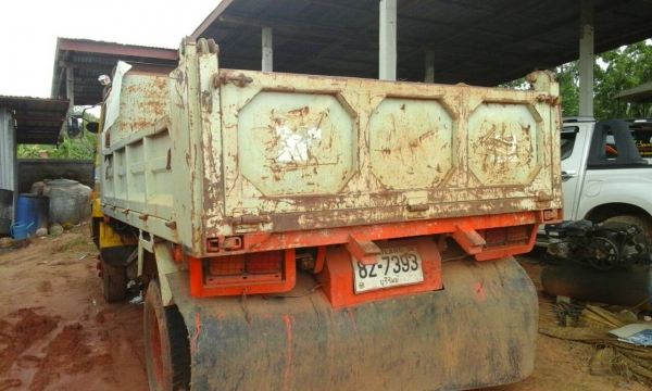 รถหกล้อดั้ม