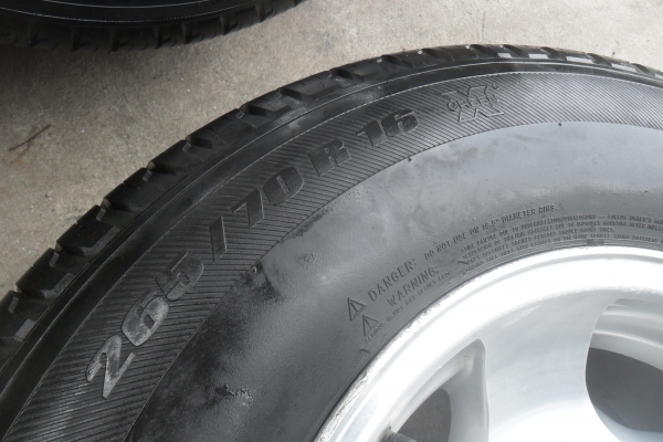 ล้อแม็ก 16นิ้ว 6รู พร้อมยาง สวยๆ 4 ล้อ ราคา 6800 บาท