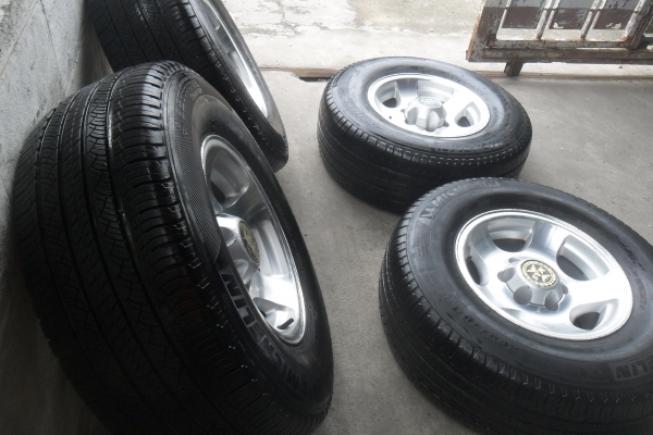 ล้อแม็ก 16นิ้ว 6รู พร้อมยาง สวยๆ 4 ล้อ ราคา 6800 บาท