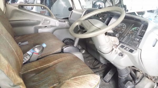 มิตซู แก็สLPG เครื่องโตโยต้า2JZ  3000ccเกียร์ออโต้ ตู้บรรทุกลงเล่ม ป้ายเล็กไม่ติดเวลา