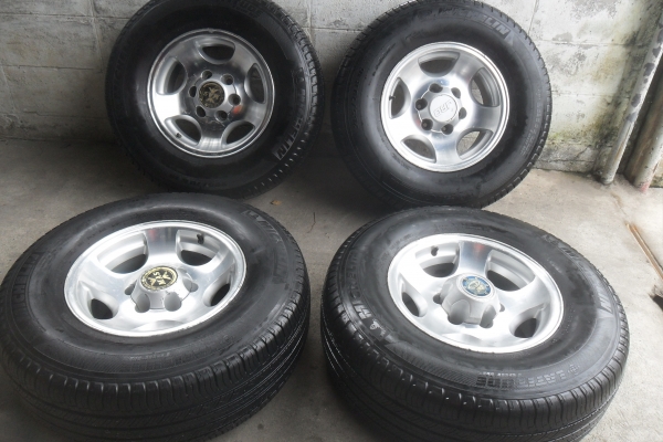 ล้อแม็ก 16นิ้ว 6รู พร้อมยาง สวยๆ 4 ล้อ ราคา 6800 บาท