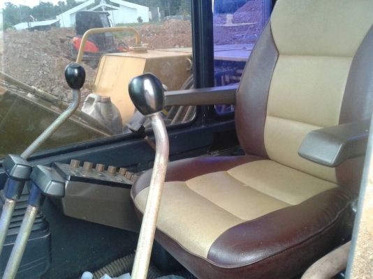 รถขุดPC60-6..เอกสารอินวอยล์ ไฟฟ้าครบ แอร์พร้อม ว่วงล่างเต็ม สวย