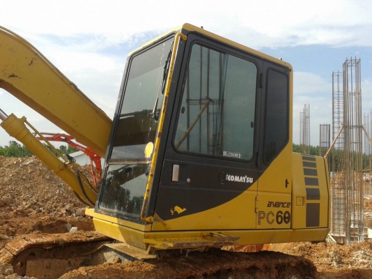 รถขุดPC60-6..เอกสารอินวอยล์ ไฟฟ้าครบ แอร์พร้อม ว่วงล่างเต็ม สวย