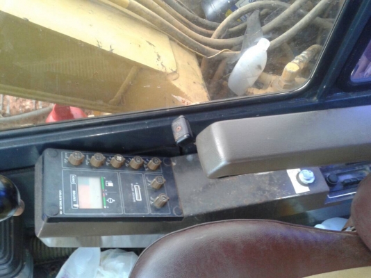 รถขุดPC60-6..เอกสารอินวอยล์ ไฟฟ้าครบ แอร์พร้อม ว่วงล่างเต็ม สวย