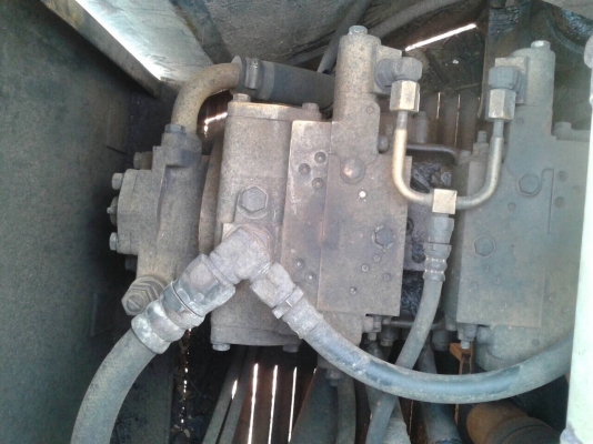 รถขุดPC60-6..เอกสารอินวอยล์ ไฟฟ้าครบ แอร์พร้อม ว่วงล่างเต็ม สวย