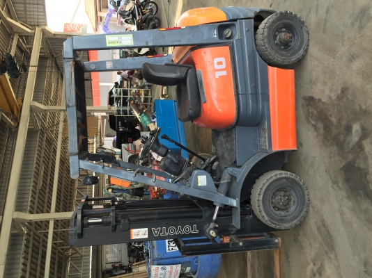 รถโฟคลิฟ TOYOTA 1.0 ตัน เครื่องเบนซิน สภาพดีพร้อมใช้งาน ติดต่อ 099-0925395