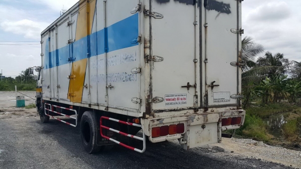 ขายรถ 6 ล้อตู้ ปี 39 ห้างแท้ ยาว 7.2 เมตร ขายรถ 6 ล้อตู้ ปี 39 ห้างแท้ ยาว 7.2 เมตร